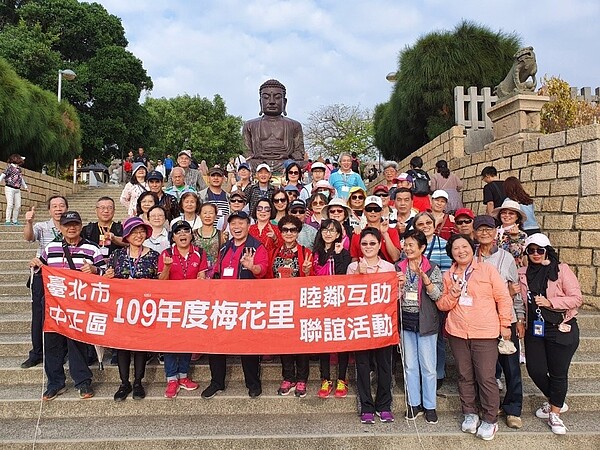 梅花里每月都舉辦里民國內旅遊活動。（圖／吳崑山提供）
