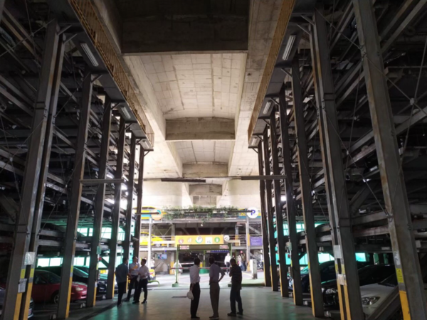 板橋區萬板高架橋下（A區）停車場，將從元旦起暫時封閉進行拆除整修工程。圖／新北交通局提供