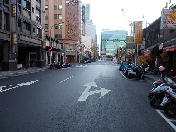 漢口街二段路面更新完成。圖/台北市新工處提供