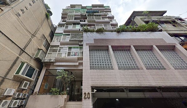 「漂亮寶貝」位於中山區精華地段,社區周遭擁有多個商圈。圖/翻攝Google Maps