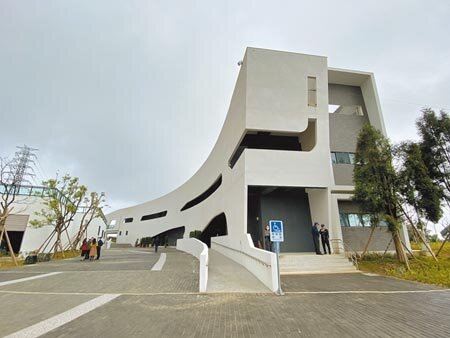 遠雄文青合宜宅H棟大樓汙水進不了文青水園水資源回收中心,一接通糞水就回堵到1樓住戶衛廁,居民苦不堪言。(蔡依珍攝)