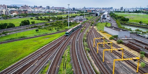 交通部鐵道局4日證實,已收到高雄市府的「小港林園線」可行性研究,刻正積極審查中,有望春節後完審。圖/高雄捷運公司提供