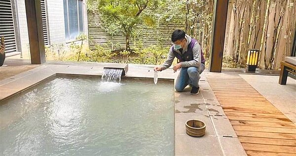 為提供安全衛生的泡湯環境，北市衛生局透過汲水檢驗及定期營業衛生稽查。圖／北市衛生局提供