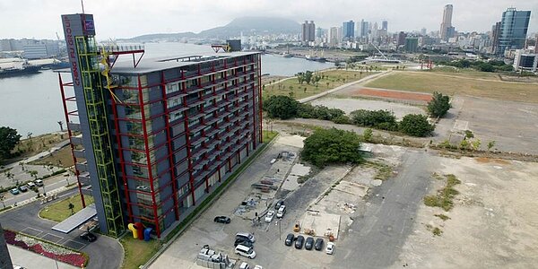 高軟園區內的慶富大樓,將進行第二輪法拍,底價13.95億元。圖/顏瑞田