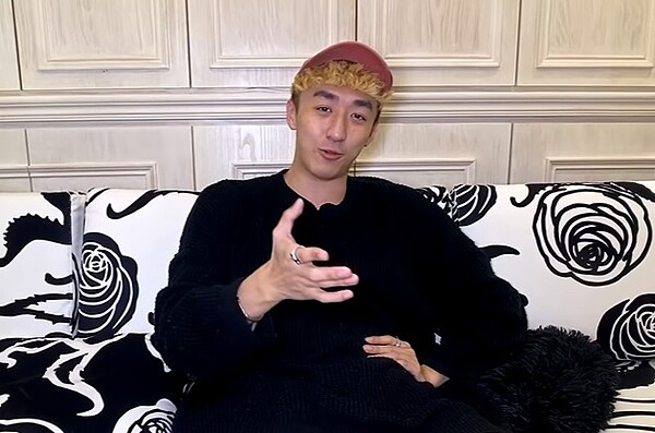 網紅Bump分享租屋經驗,無奈直呼花35K「租到超爛新家」。圖/截自YouTube《好棒Bump》