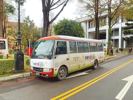 桃園市將蘆竹區免費巴士L330及L302路線合併，但民眾認為班次過少、巴士過小。圖／中時資料照