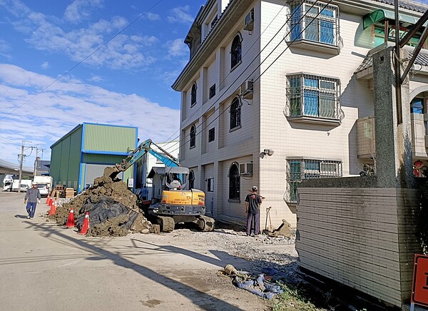 房屋遷移工程作業中。圖/台中市政府提供