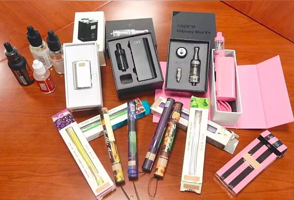 國健署去年調查發現,全台至少5.7萬名青少年用電子煙,但中央「菸害防制法」修法仍卡關。圖/聯合報資料照片