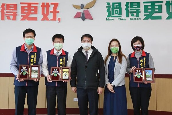 台南市北門、官田及安平3區獲選2021「經典小鎮」,黃偉哲表示,為台南注入新的觀光亮點。圖/台南市政府提供