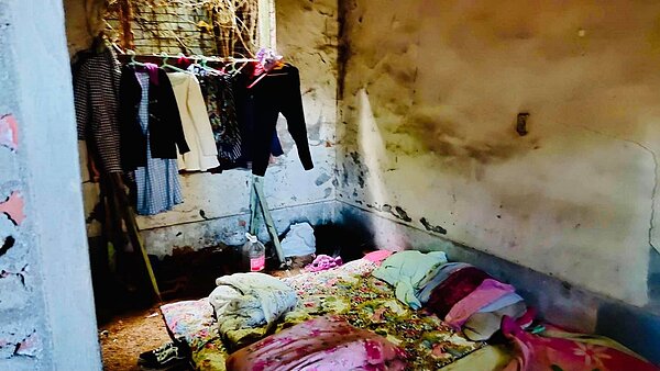 新竹竹東一處廢墟裡竟藏有民宅。圖/取自議員張益生臉書