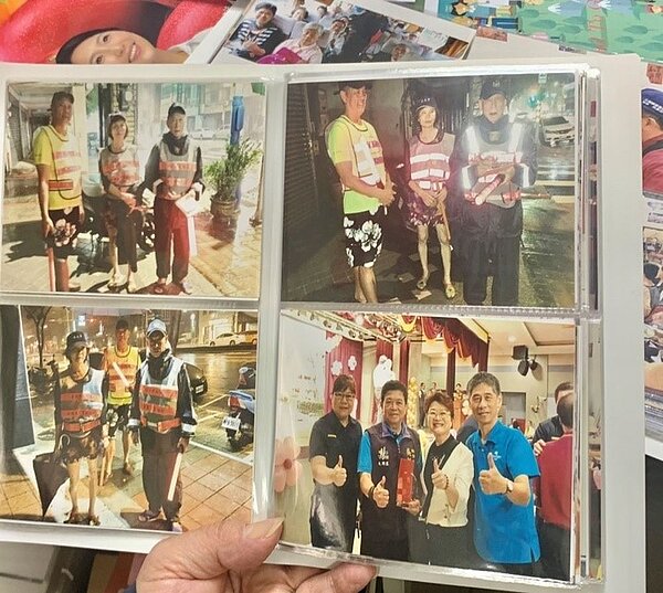 即使雨天巡守隊也堅持巡視里區。/攝自周希雯