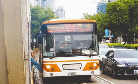 台中市雙十公車市民優先於元旦開始實施。圖／中時資料照