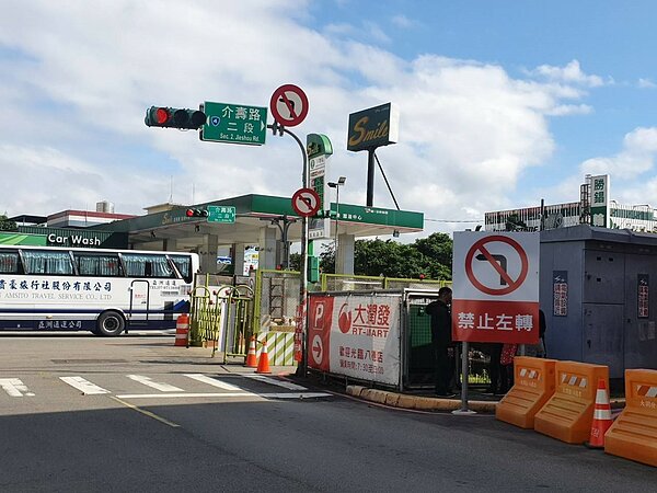 八德介壽路配合捷運綠線工程,多處路口禁止左轉。圖/聯合報資料照片