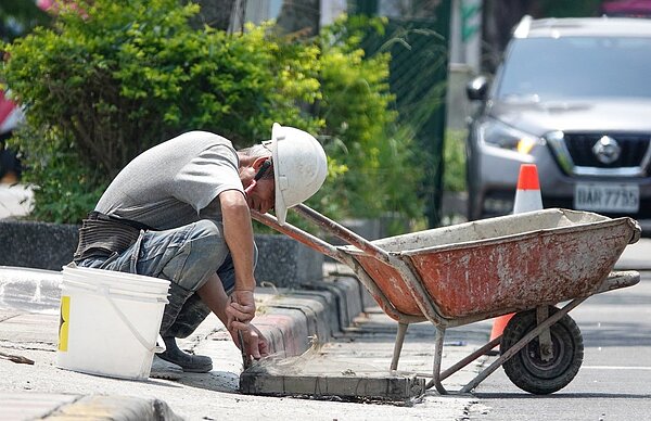 110年勞保紓困貸款自110年1月8日至110年1月22日止受理申請，貸款期間3年，每人最高貸款金額10萬元。圖／聯合報系資料照