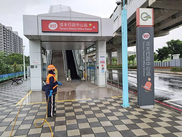 環保局針對全市交通站場進行消毒。圖／新北市政府