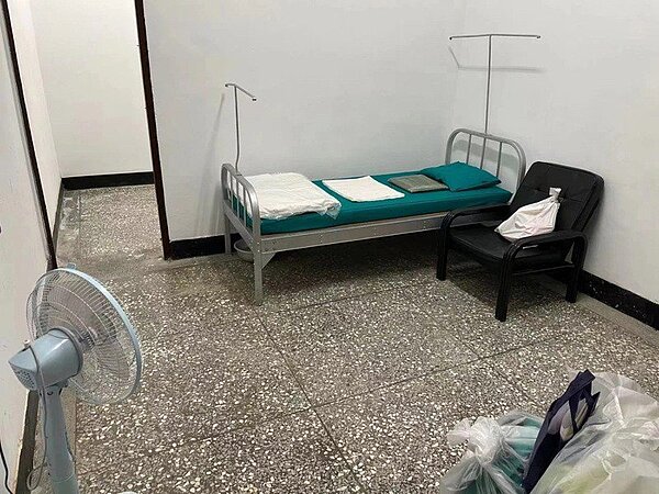 一些集中檢疫所內部陳設。(取自《台商太太新天地》微信公眾號)