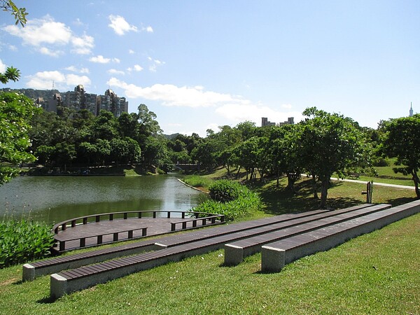 南港公園更新工程水岸舞台。圖/台北市公園處提供