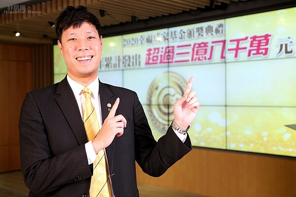 趙崇葦加入永慶一年就獲得50萬幸福成家基金,朝買房目標更進一步。圖/永慶房屋提供