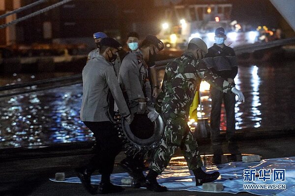 印尼空難鎖定黑盒子,62人恐無生還。圖/摘自新華網