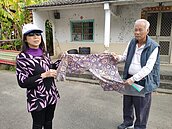 92歲嬤遭野狗群咬　昏倒老伴墳前