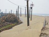 台南北門海堤沙丘　阻路將清除