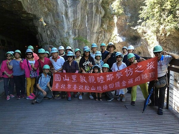 圓山里里民一同參與花東自強活動，增進彼此情感。（圖/葉建輝提供）