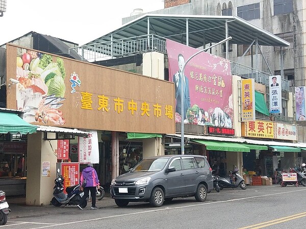 台東市「中央市場」建物逾50年,結構老舊。記者尤聰光/攝影