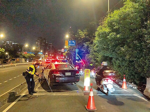 新北市交通警察大隊5日起連續7天執行交通大執法,事故發生率較實施前降低38.3%。(新北市交通警察大隊提供)