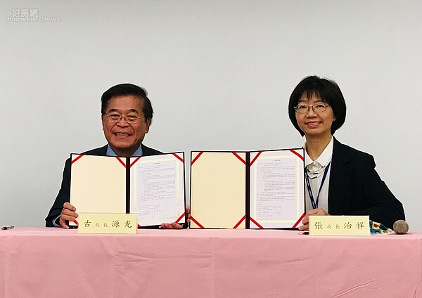 台北市地政局長張治祥(右)與屏東大學校長古源光(左)。好房網News記者李彥穎攝