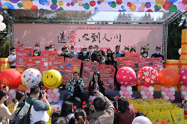此次活動一共有32家主辦單位及68家協辦單位,攜手傳承送愛心到人間的愛與祝福,累計捐贈物資總金額超過750萬元
