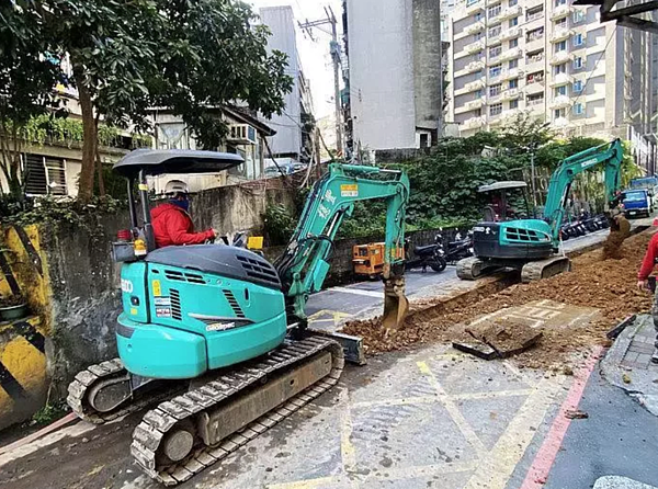 欣欣瓦斯公司於1月13日增設完管線,因應民眾天然氣需求,盼確保未來不會再有民眾因無天然氣而無熱水可用。圖/新北市經發局提供