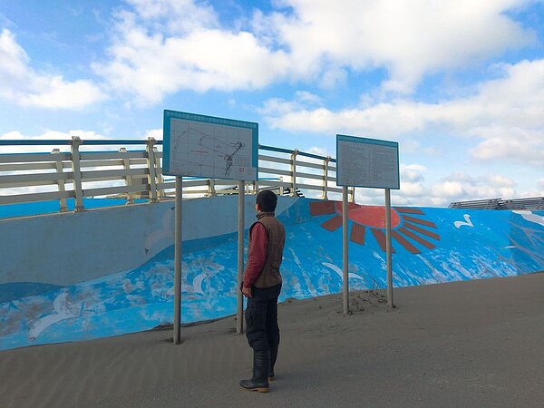 為維持水域遊憩活動安全,大安濱海樂園在現場均有公告相關水域安全規定及豎立警告牌。圖/台中市府觀旅局提供