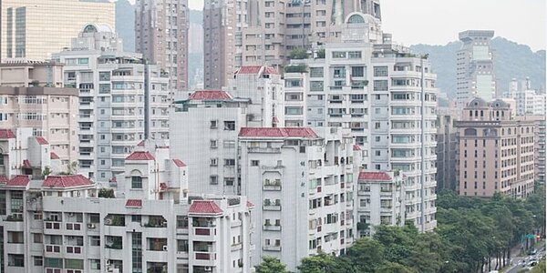 2020年全年「以房養老」業務核貸達4,842件、核貸金額達276億元,相較2019年在件數、金額上都成長二成左右。圖/本報資料照片