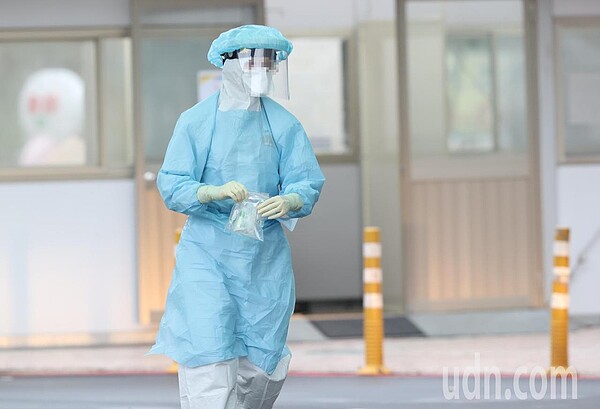 某醫院發生醫護染疫事件,外界擔憂醫療院所其實並未落實分艙分流的規定。圖/記者葉信菉攝影