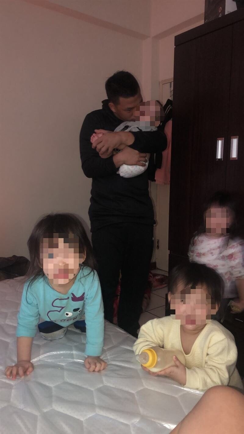台中5寶爸身兼兩職,但體力不濟,已辭去洗車工作。圖/台中行善團提供