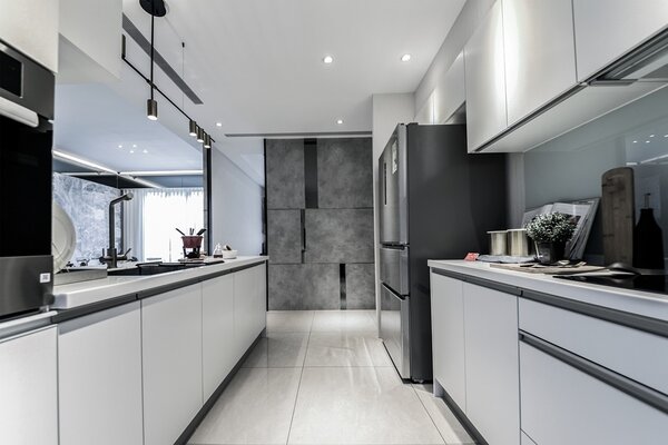 動線大且質感佳的廚房空間／利晉營造、弘新建設提供