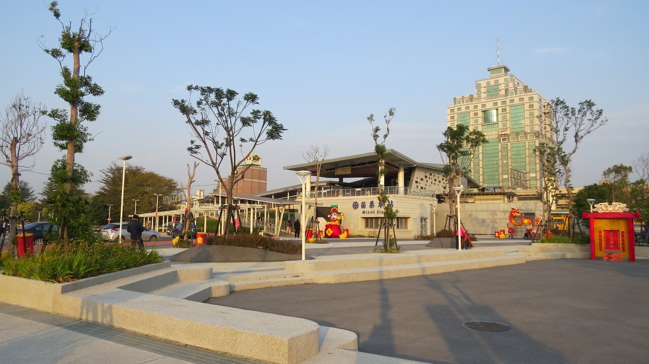 苗栗火車站「城鎮之心」完工在望,火車站展現新風貌。記者范榮達/攝影