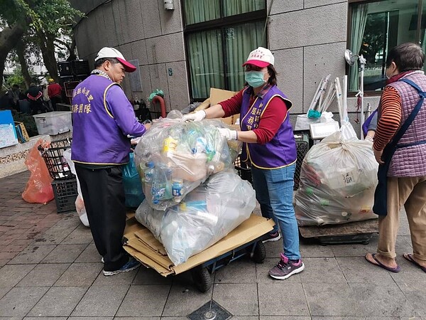 借重志工的專長進行任務分配，增加工作效率，聯絡情感。陳忠賢攝影