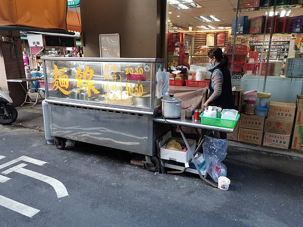 四維市場小吃任君選擇，吃了會ㄙㄨㄚˋ嘴。陳忠賢攝影