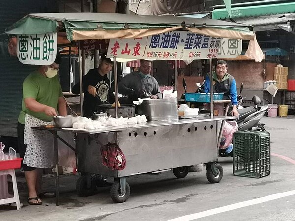 四維市場用餐時間經常高朋滿座。陳忠賢攝影
