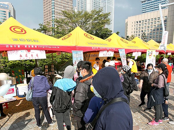 永慶房屋響應「2021寒冬送暖愛心公益活動」,推出闖關換獎品活動。圖/永慶房產集團提供