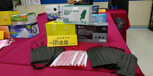 消基會抽查市面上口罩,發現有3件樣品中含有重金屬鉛。圖/消基會提供