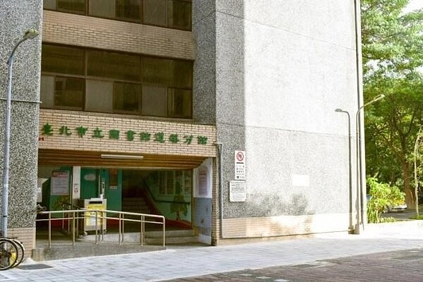 辛亥路三段旁的道藩圖書館，鄰近多個學區、藏書豐富。圖／黃元琪攝