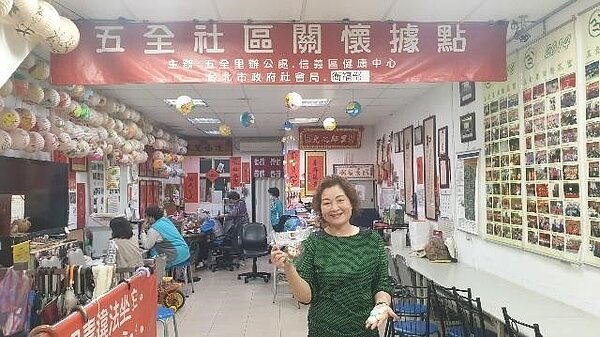 五全社區關懷據點凝聚里民的活動成果。圖／朱哲輝攝影
