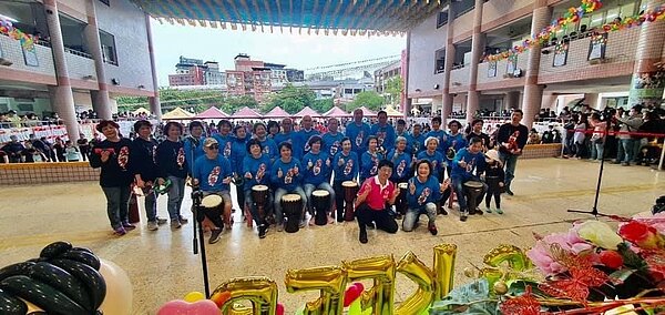 五全里在興雅國小的鼓隊表演。圖／吳秀好提供