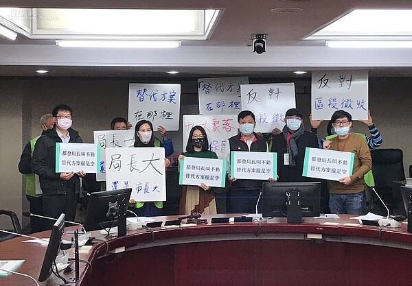 社子島自救會1月19日召開記者會,希望台北市長柯文哲落實承諾,評估出社子島開發案的可行替代方案。好房網News記者李彥穎攝