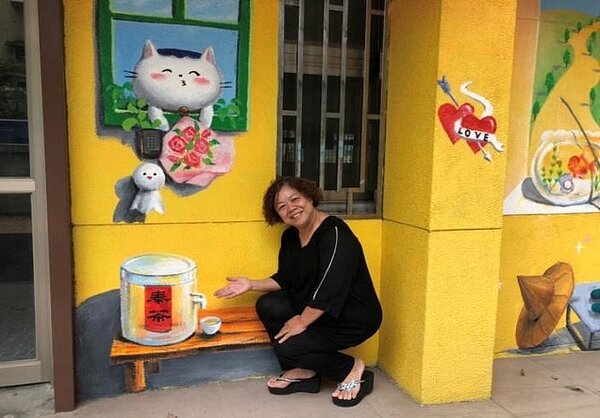 福林里里長江美珠及里長巧思下，活動中心特色彩繪吸睛(記者王郡柔攝)