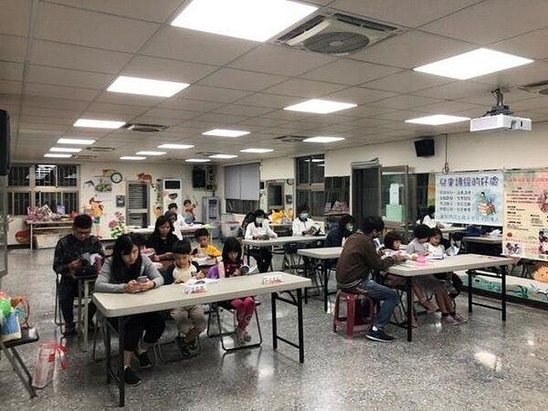兒童讀經班課堂情形(記者王郡柔攝)