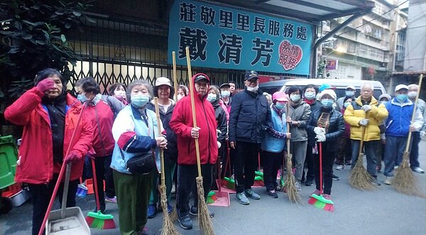 里長戴清芳與莊敬里里民總是一起參與社區內大小活動。圖/戴清芳提供