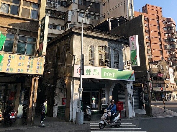 龍山郵局(圖/張哲生提供)
